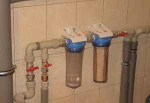Установка проточного фильтра для воды в Оби